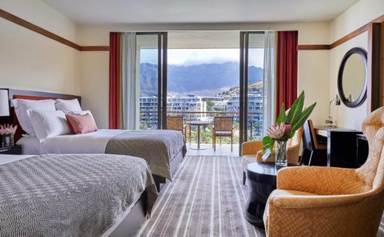 one-and-only-cape-town-interior-premier-marina-mountain-queen-01